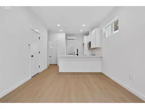 Living - 4055 SW Mckinley St #39, Gresham, OR 97080 photo 3 of 5