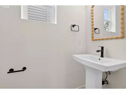 Bath - 4055 SW Mckinley St #39, Gresham, OR 97080 photo 2 of 7