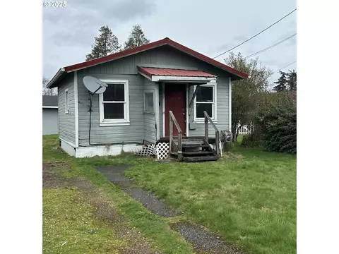 737 Myrtle Ave, Reedsport, OR 97467
