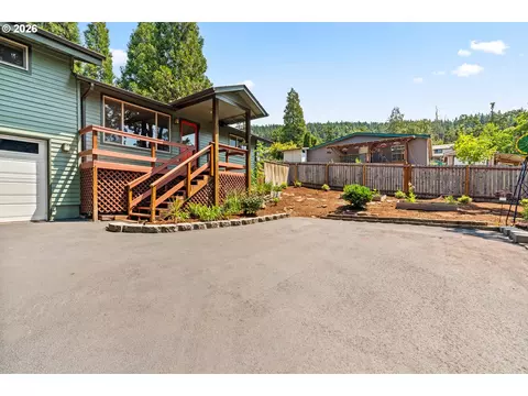 Exterior - 537 S 71st St, Springfield, OR 97477 photo 1 of 10