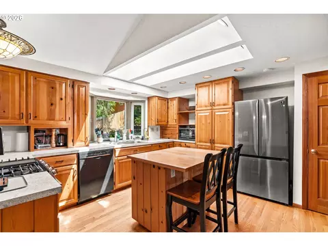 Kitchen - 537 S 71st St, Springfield, OR 97477 photo 3 of 4