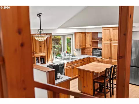 Kitchen - 537 S 71st St, Springfield, OR 97477 photo 4 of 4
