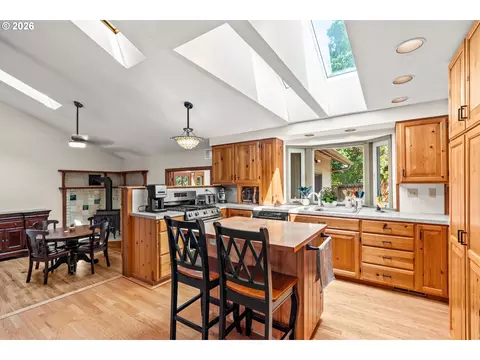 Kitchen - 537 S 71st St, Springfield, OR 97477 photo 1 of 4