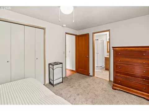 Bedroom - 537 S 71st St, Springfield, OR 97477 photo 4 of 4