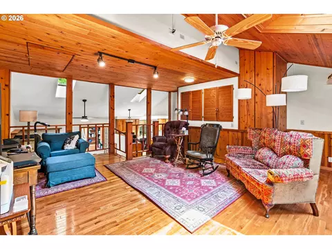 Living - 537 S 71st St, Springfield, OR 97477 photo 2 of 4