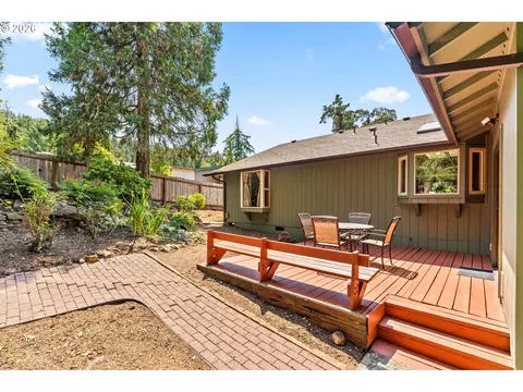 Exterior - 537 S 71st St, Springfield, OR 97477 photo 4 of 10