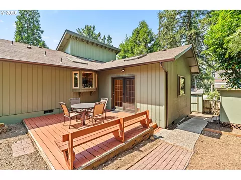 Exterior - 537 S 71st St, Springfield, OR 97477 photo 5 of 10