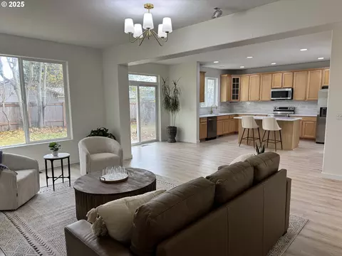 Living - 1145 Ludgate Dr, Eugene, OR 97402 photo 2 of 5