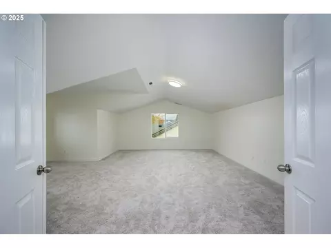 Bedroom - 1145 Ludgate Dr, Eugene, OR 97402 photo 4 of 4