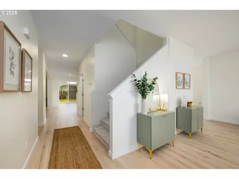Entry Way - 1145 Ludgate Dr, Eugene, OR 97402 photo 1 of 2
