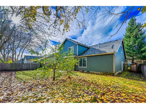 Exterior - 1145 Ludgate Dr, Eugene, OR 97402 photo 3 of 6