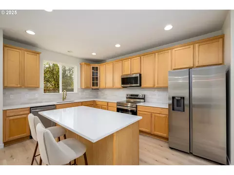 Kitchen - 1145 Ludgate Dr, Eugene, OR 97402 photo 6 of 6