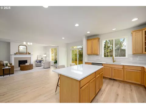 Kitchen - 1145 Ludgate Dr, Eugene, OR 97402 photo 5 of 6