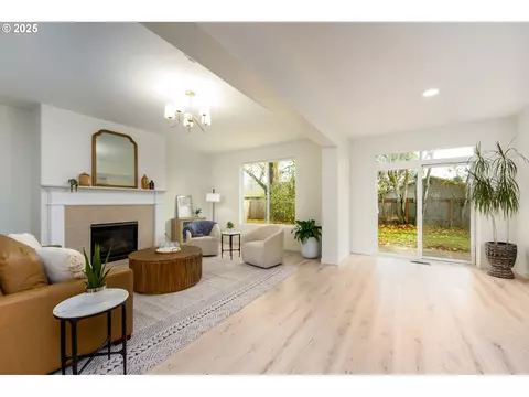 Living - 1145 Ludgate Dr, Eugene, OR 97402 photo 5 of 5