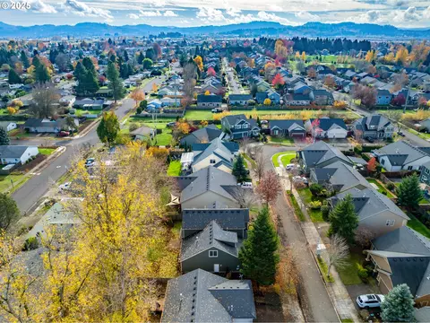 View/Area - 1145 Ludgate Dr, Eugene, OR 97402 photo 4 of 5