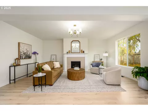 Living - 1145 Ludgate Dr, Eugene, OR 97402 photo 4 of 5