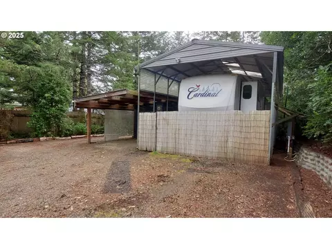 150 Outer Dr, Florence, OR 97439