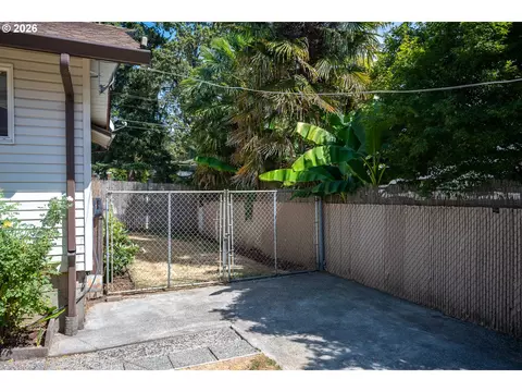 Exterior - 910 Cornell Ave, Gladstone, OR 97027 photo 12 of 12