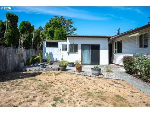 Exterior - 910 Cornell Ave, Gladstone, OR 97027 photo 10 of 12