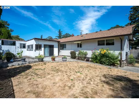 Exterior - 910 Cornell Ave, Gladstone, OR 97027 photo 8 of 12