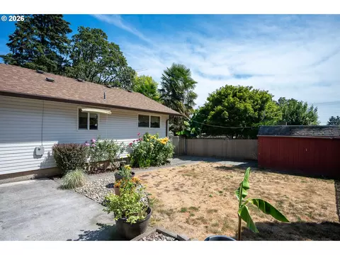 Exterior - 910 Cornell Ave, Gladstone, OR 97027 photo 7 of 12