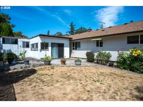 Exterior - 910 Cornell Ave, Gladstone, OR 97027 photo 9 of 12