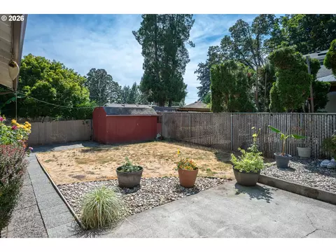 Exterior - 910 Cornell Ave, Gladstone, OR 97027 photo 5 of 12