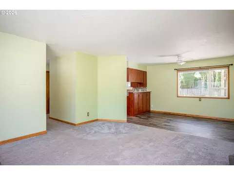Living - 910 Cornell Ave, Gladstone, OR 97027 photo 1 of 7