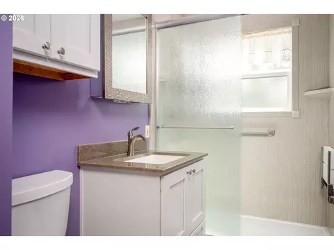 Bath - 910 Cornell Ave, Gladstone, OR 97027 photo 1 of 2