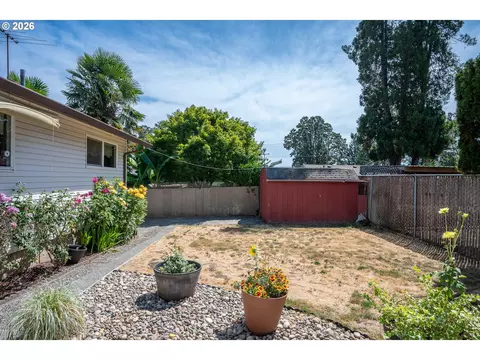 Exterior - 910 Cornell Ave, Gladstone, OR 97027 photo 6 of 12
