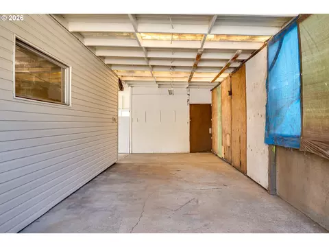 Exterior - 910 Cornell Ave, Gladstone, OR 97027 photo 4 of 12