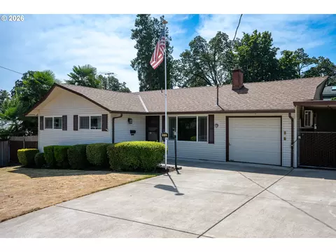 Exterior - 910 Cornell Ave, Gladstone, OR 97027 photo 2 of 12