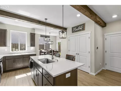 Kitchen - 4632 SE 28th Ter, Gresham, OR 97080 photo 2 of 5