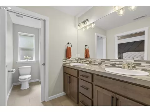 Bath - 4632 SE 28th Ter, Gresham, OR 97080 photo 1 of 3