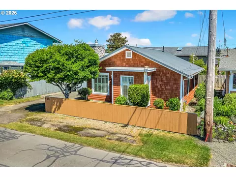 406 N Oregon Ave, Long Beach, WA 98631