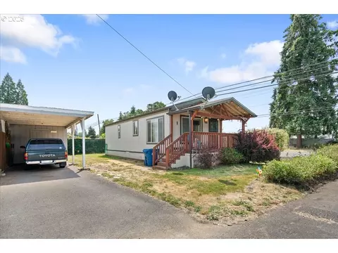 1732 Pine St NE #1, Silverton, OR 97381