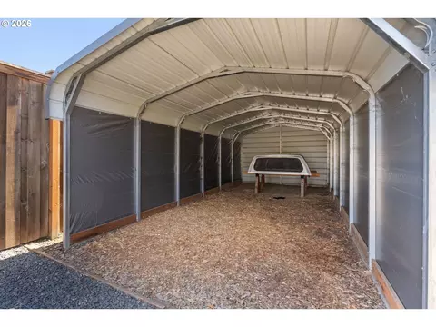 Exterior - 4024 Kildare St, Eugene, OR 97404 photo 12 of 14