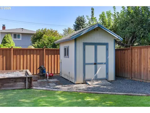 Exterior - 4024 Kildare St, Eugene, OR 97404 photo 10 of 14