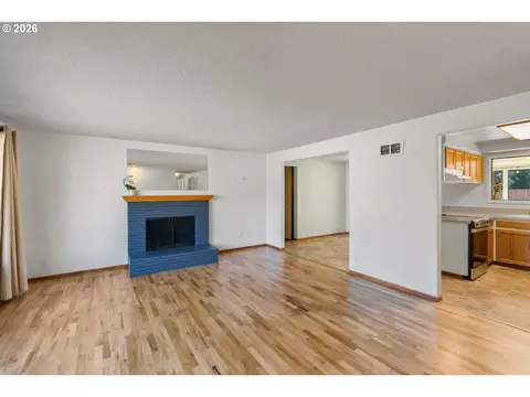 Living - 4024 Kildare St, Eugene, OR 97404 photo 3 of 5