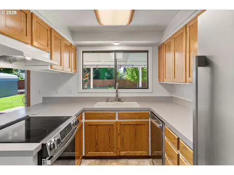 Kitchen - 4024 Kildare St, Eugene, OR 97404 photo 3 of 4