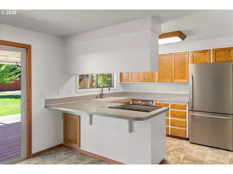 Kitchen - 4024 Kildare St, Eugene, OR 97404 photo 2 of 4