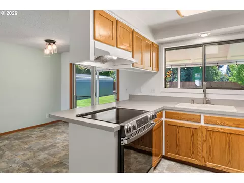 Kitchen - 4024 Kildare St, Eugene, OR 97404 photo 4 of 4