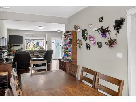 Dining - 918 E 16th St, Lafayette, OR 97127 photo 3 of 4