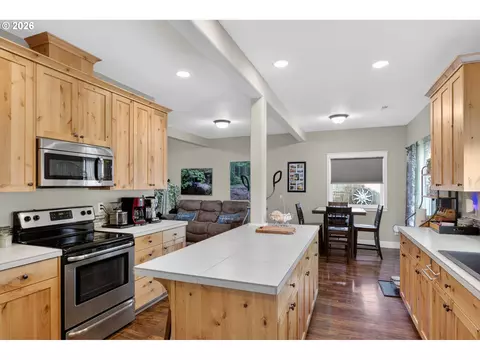 Kitchen - 918 E 16th St, Lafayette, OR 97127 photo 2 of 6