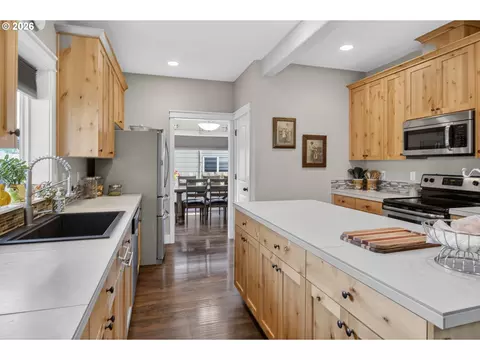 Kitchen - 918 E 16th St, Lafayette, OR 97127 photo 3 of 6