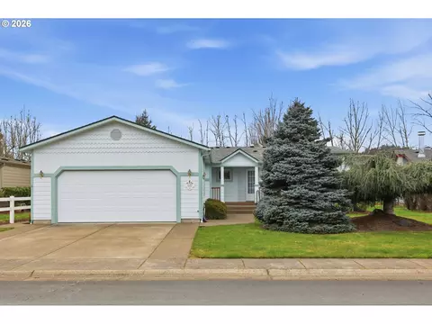 141 Village Dr, Cottage Grove, OR 97424