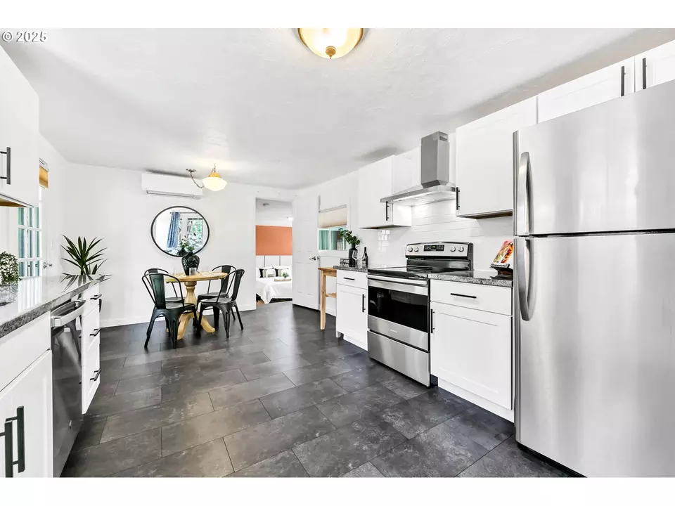 Kitchen - 1400 W 5th Ave, Eugene, OR 97402 photo 4 of 7