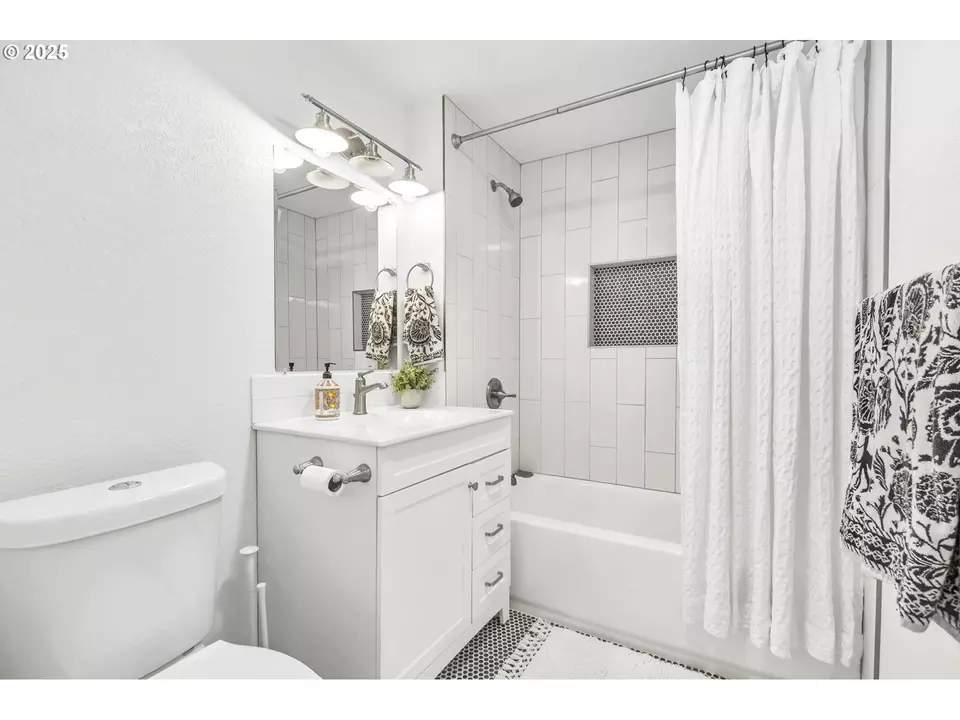Bath - 1400 W 5th Ave, Eugene, OR 97402 photo 2 of 2