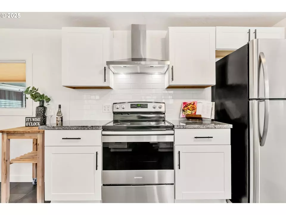 Kitchen - 1400 W 5th Ave, Eugene, OR 97402 photo 5 of 7