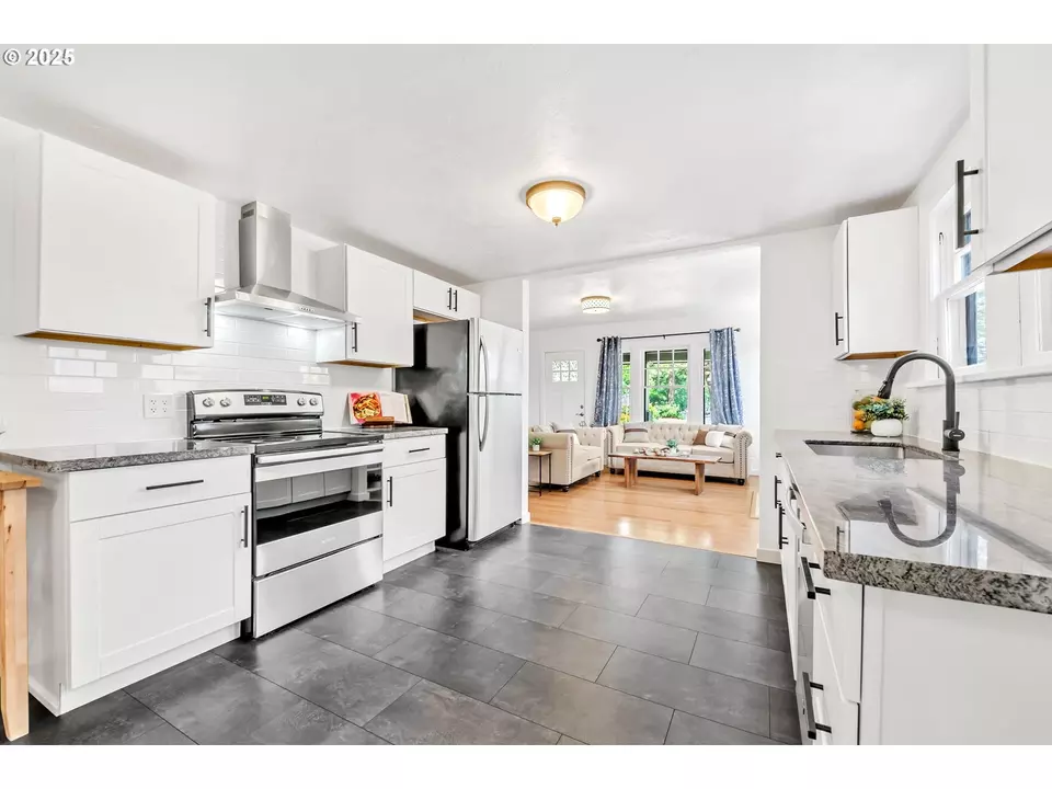 Kitchen - 1400 W 5th Ave, Eugene, OR 97402 photo 6 of 7